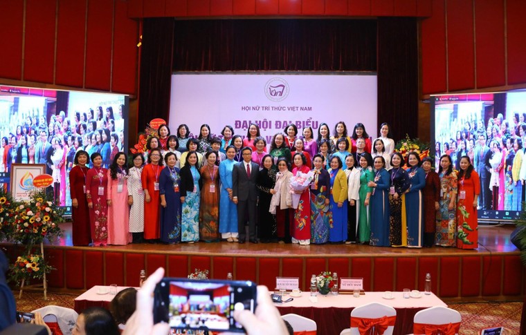 Đại hội đại biểu Hội Nữ trí thức Việt Nam lần thứ III ảnh 2