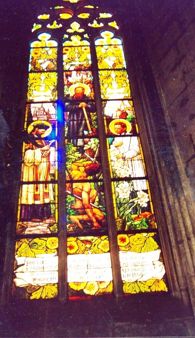 Câu chuyện về những ô cửa kính màu tại Nhà thờ Thánh Bartholomew, Kolín ảnh 1