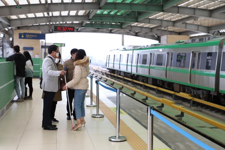Khảo sát tập huấn cho người mù sử dụng tuyến đường sắt Cát Linh - Hà Đông ảnh 4