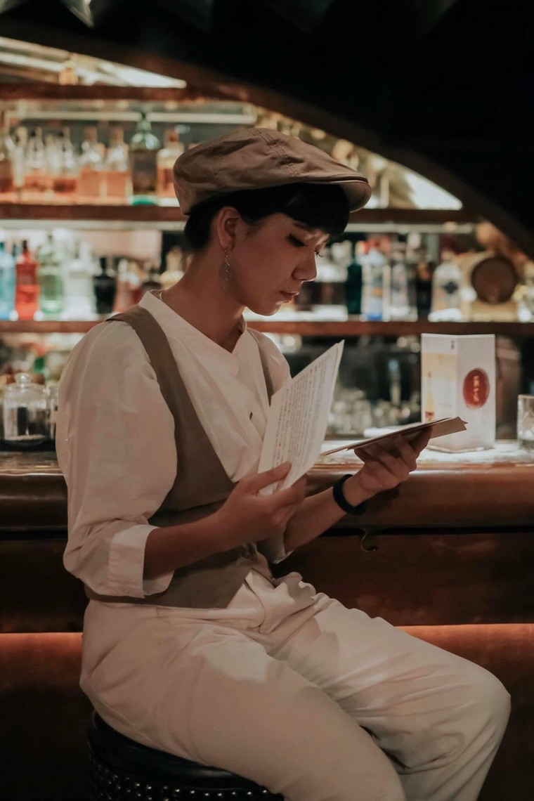 Giàu và Nghèo sau từng trang sách dịch ảnh 3