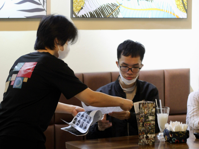 Đến quán cà phê KymViet học Ngôn ngữ Ký hiệu ảnh 7