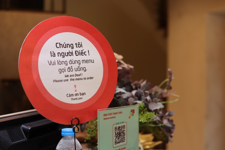 Đến quán cà phê KymViet học Ngôn ngữ Ký hiệu ảnh 1