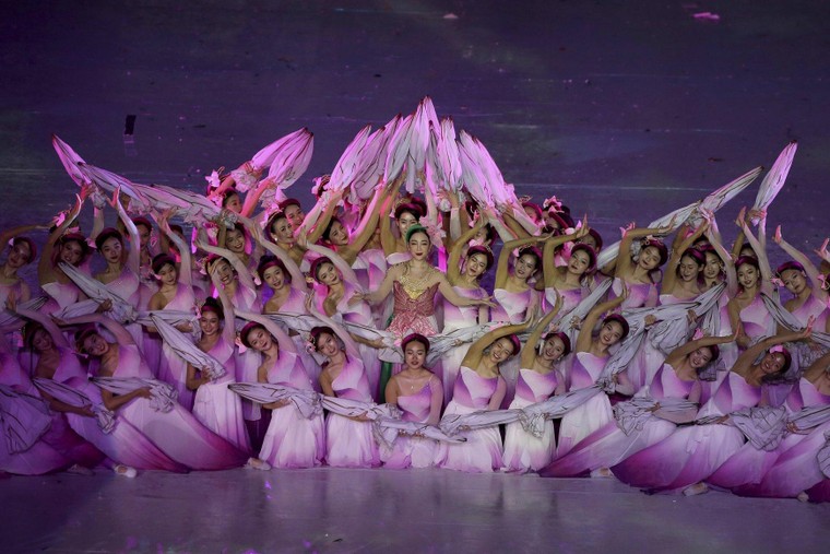 Khai mạc Đại hội thể thao Đông Nam Á qua ống kính phóng viên nước ngoài ảnh 1