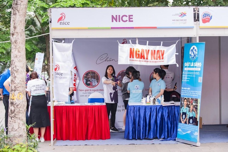 Hơn 1500 vận động viên tại Thủ đô tham gia giải chạy Pháp ngữ 2022 ảnh 17