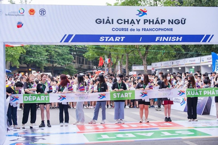 Hơn 1500 vận động viên tại Thủ đô tham gia giải chạy Pháp ngữ 2022 ảnh 7