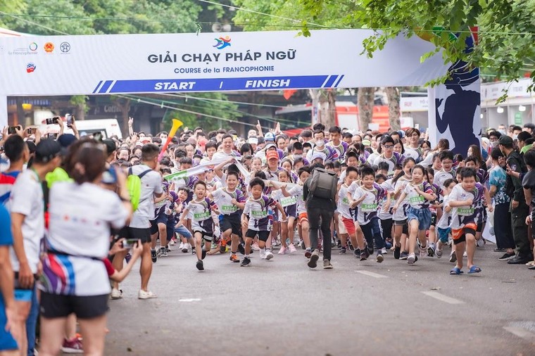 Hơn 1500 vận động viên tại Thủ đô tham gia giải chạy Pháp ngữ 2022 ảnh 9