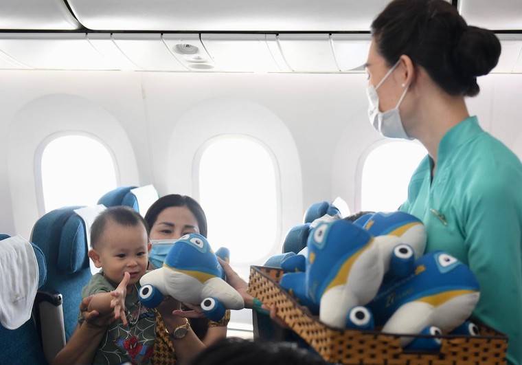 Những món quà đặc biệt được trao tặng trong chuyến bay đặc biệt ảnh 6