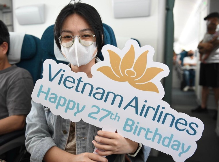 Những món quà đặc biệt được trao tặng trong chuyến bay đặc biệt ảnh 2