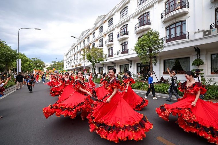 Festival Huế: Rực rỡ lễ hội đường phố "Sắc màu Văn hóa" ảnh 2
