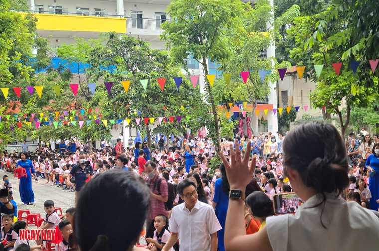Tiểu học Trung Tự hân hoan đón chào năm học mới cùng Phó Thủ tướng Vũ Đức Đam ảnh 6