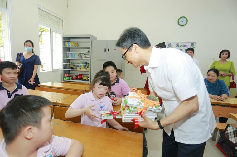 Tiểu học Trung Tự hân hoan đón chào năm học mới cùng Phó Thủ tướng Vũ Đức Đam ảnh 2
