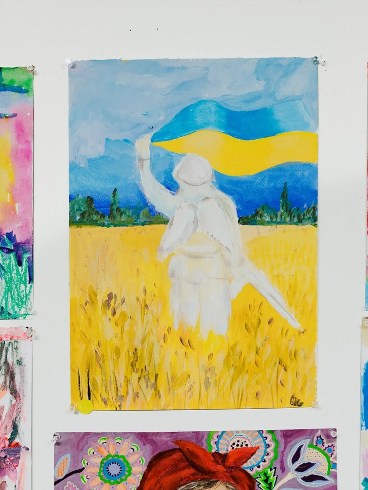 Xe tăng và gấu Teddy: Những bức vẽ của trẻ em Ukraine về cuộc chiến ảnh 4