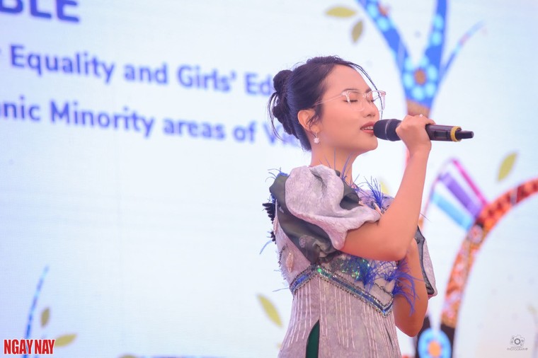 Isaac Hong và Phương Mỹ Chi chia sẻ cảm xúc khi đồng hành cùng dự án "Chúng tôi Có thể" của UNESCO ảnh 1