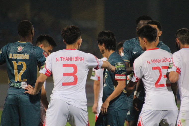 Cơn mưa bàn thắng tại sân vận động Hàng Đẫy ảnh 1