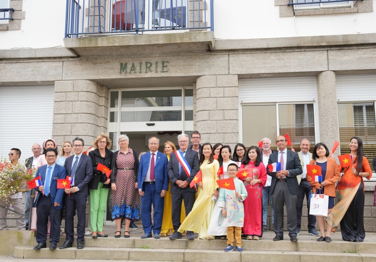 Diễu hành quảng bá văn hóa Việt Nam tại trung tâm thành phố biển Larmor Plage, Pháp ảnh 6