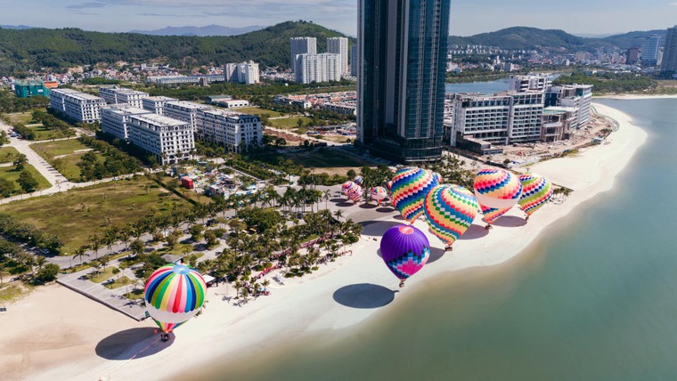 Ấn tượng À la Carte: "Kỳ quan nhân tạo" cao nhất Vịnh Hạ Long ảnh 1