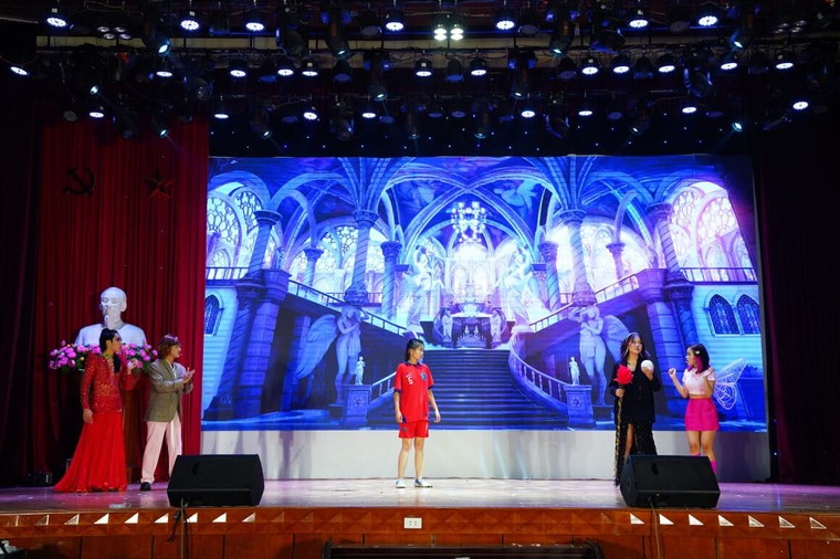 "Đặc sản" kịch báo chí "Bright": Tiểu phẩm đầy cảm xúc trong đêm nhạc Fire Up 2023 ảnh 4