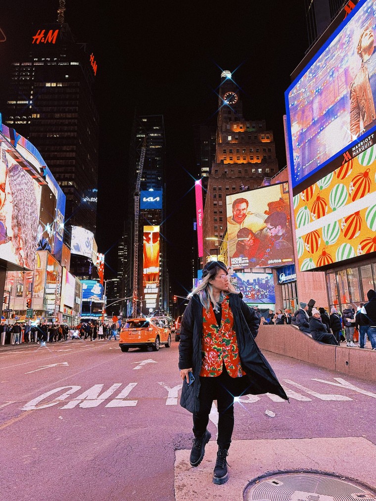 Việt cổ phục và họa tiết "chăn con công" ngày càng được người trẻ ưa chuộng ảnh 2