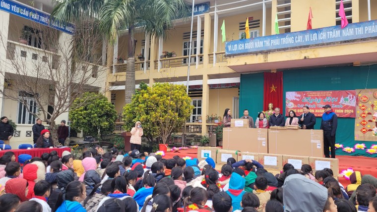 Đại sứ Azerbaijan và Đại sứ Kazakhstan tại Việt Nam tham dự lễ hội đón năm mới tại Hà Giang ảnh 4