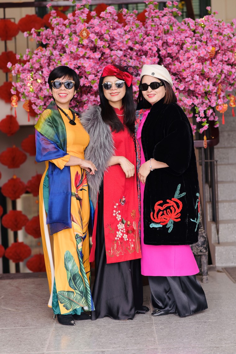 Workshop "Thiều Hoa" tiết lộ bí quyết làm mới áo dài chơi Tết ảnh 11