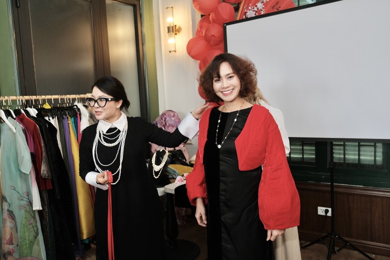 Workshop "Thiều Hoa" tiết lộ bí quyết làm mới áo dài chơi Tết ảnh 14