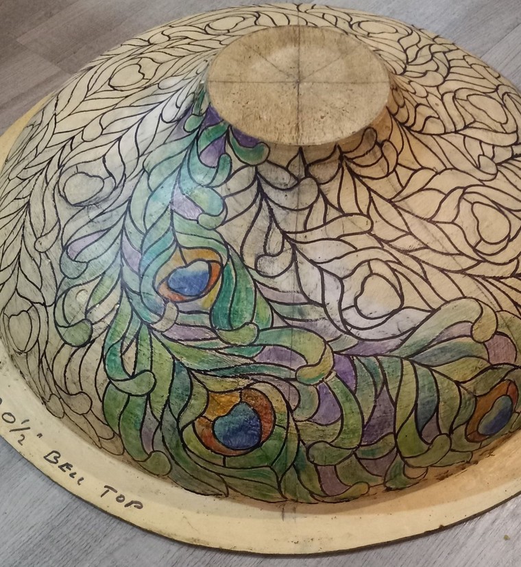 Tìm hiểu quy trình cho ra đời những chao đèn kính màu cùng nghệ nhân John Poncho ảnh 2