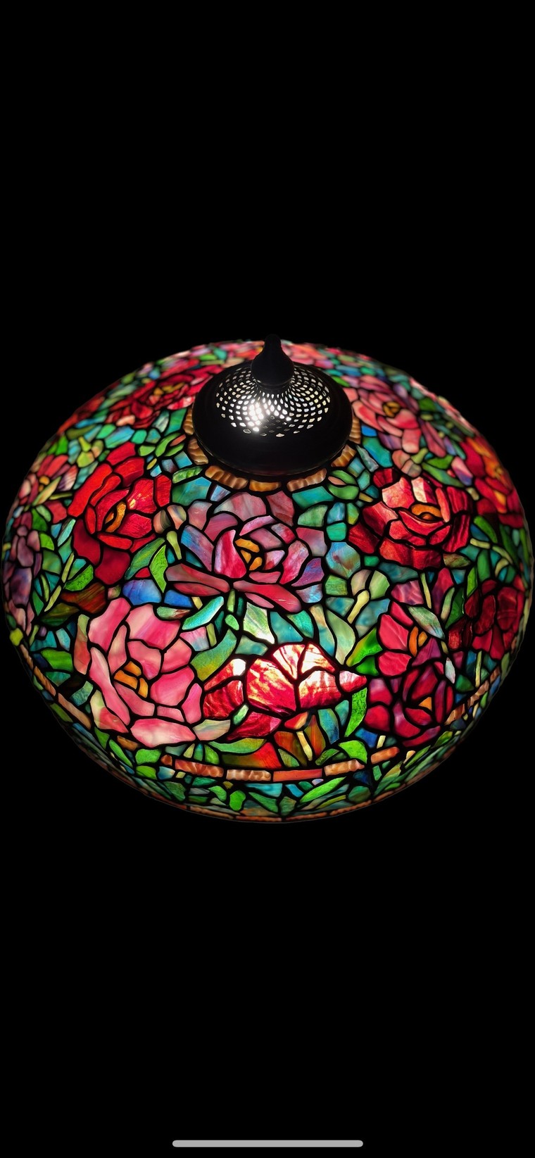 Tìm hiểu quy trình cho ra đời những chao đèn kính màu cùng nghệ nhân John Poncho ảnh 13