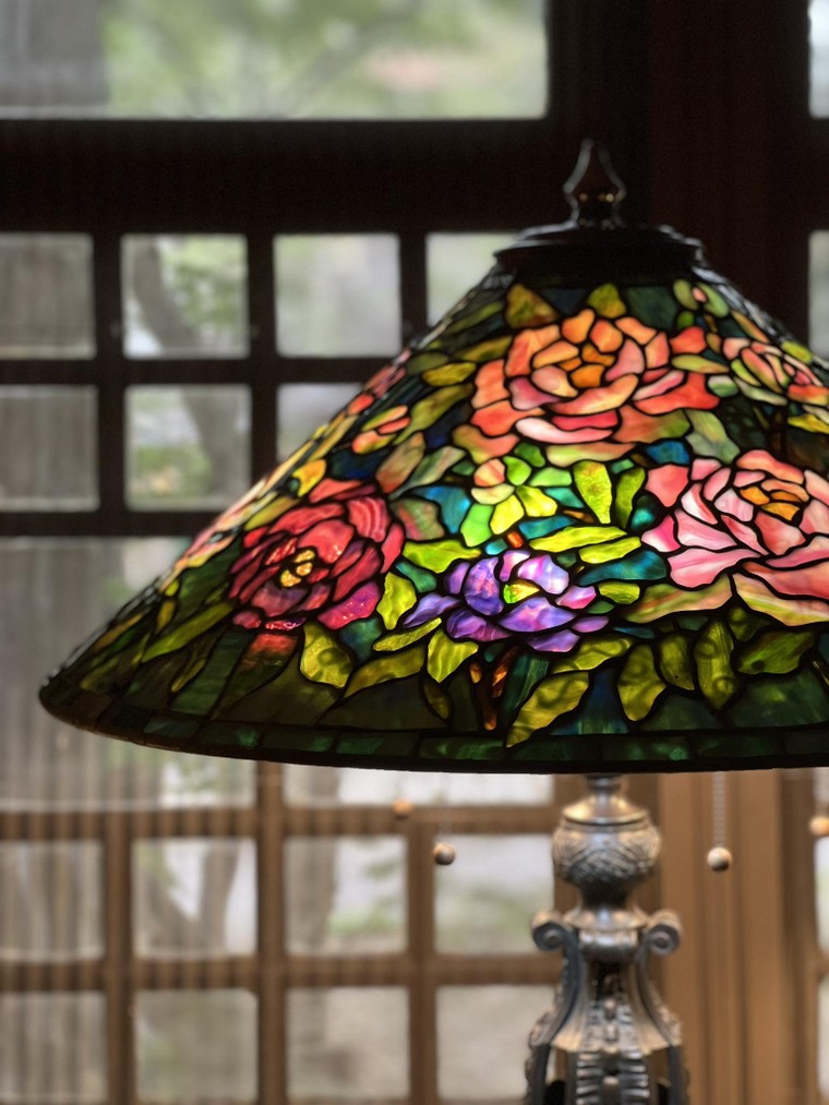 Tìm hiểu quy trình cho ra đời những chao đèn kính màu cùng nghệ nhân John Poncho ảnh 17