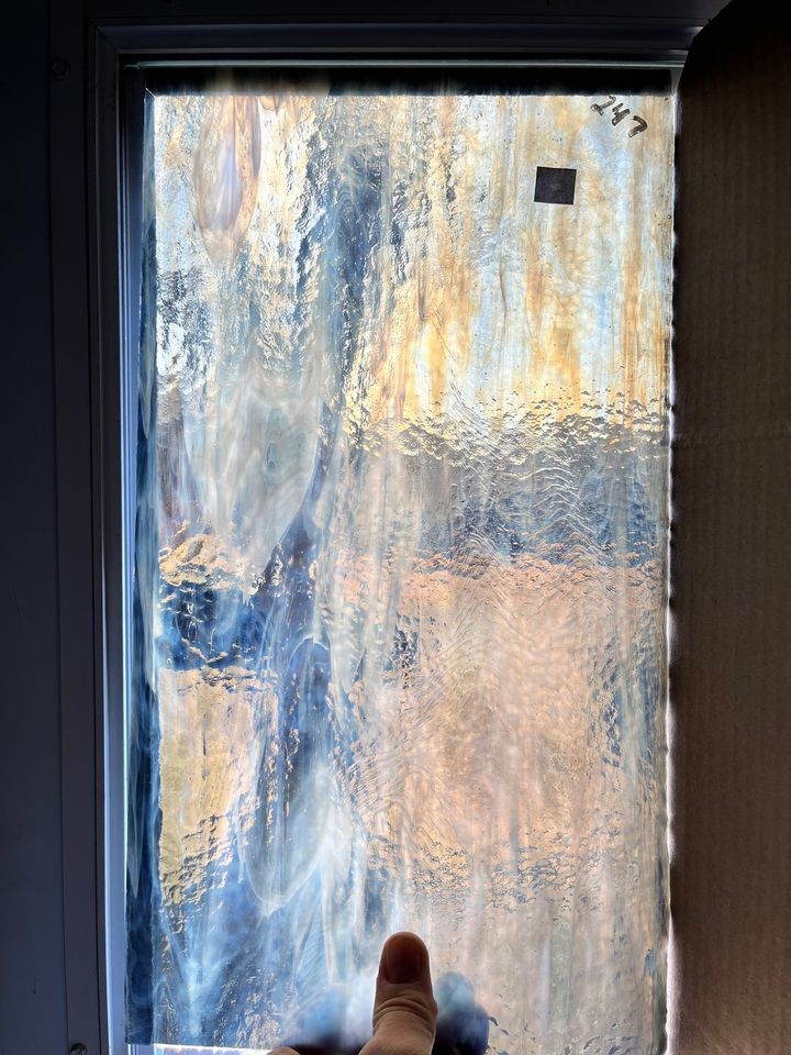 Tìm hiểu quy trình cho ra đời những chao đèn kính màu cùng nghệ nhân John Poncho ảnh 14