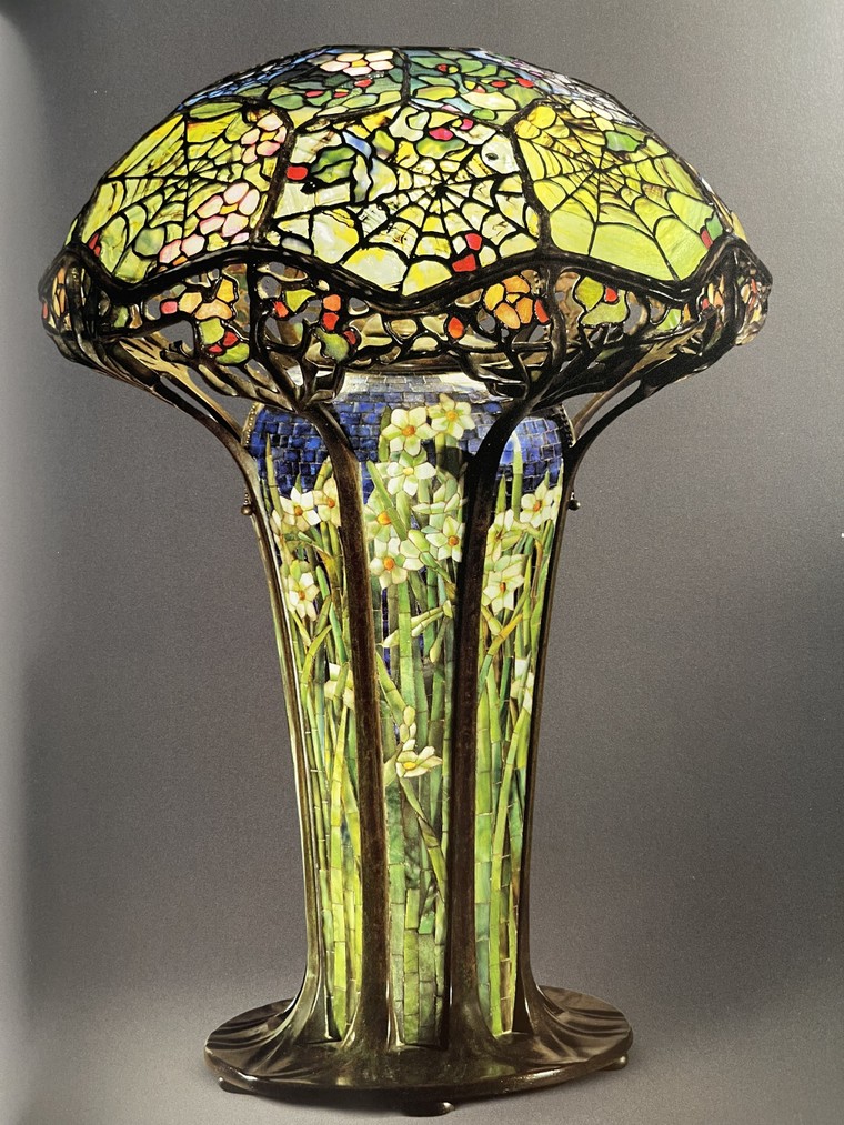 Đèn kính màu hoa sen: Tuyệt tác nghệ thuật của Tiffany Studios ảnh 4