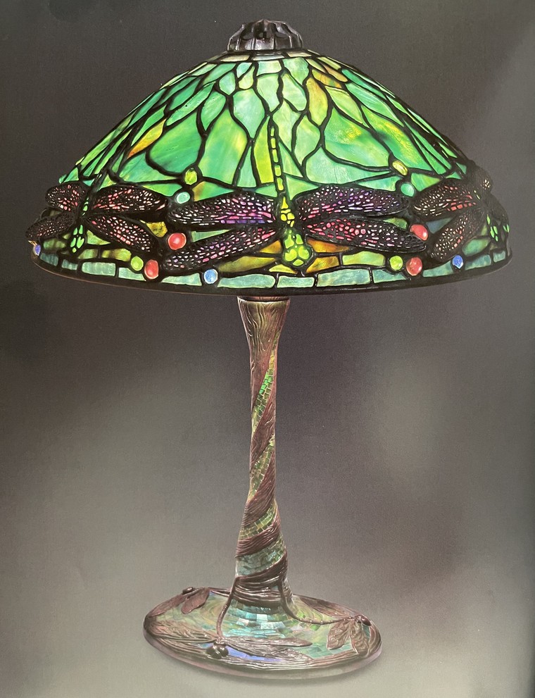 Con dơi "bay vào" nghệ thuật trang trí của Tiffany Studios ảnh 2