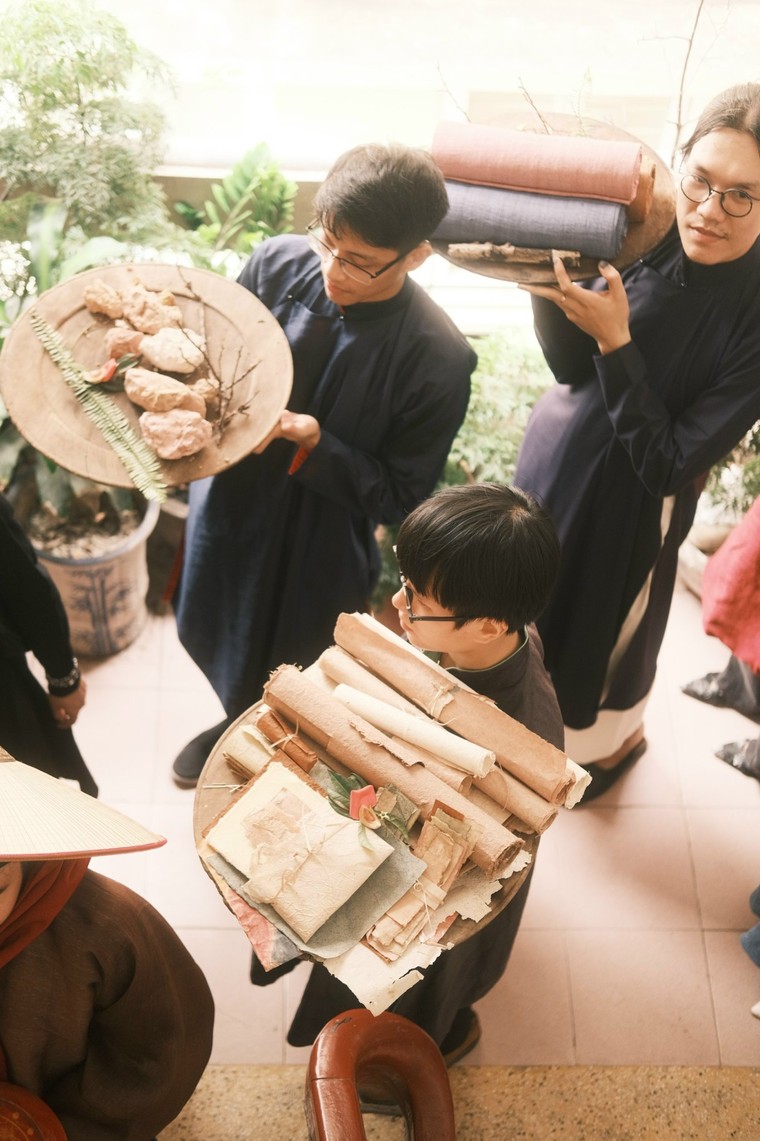 Mãn nhãn với đám rước dâu thời Nguyễn tại Triển lãm “Tay trong Tay” ảnh 6