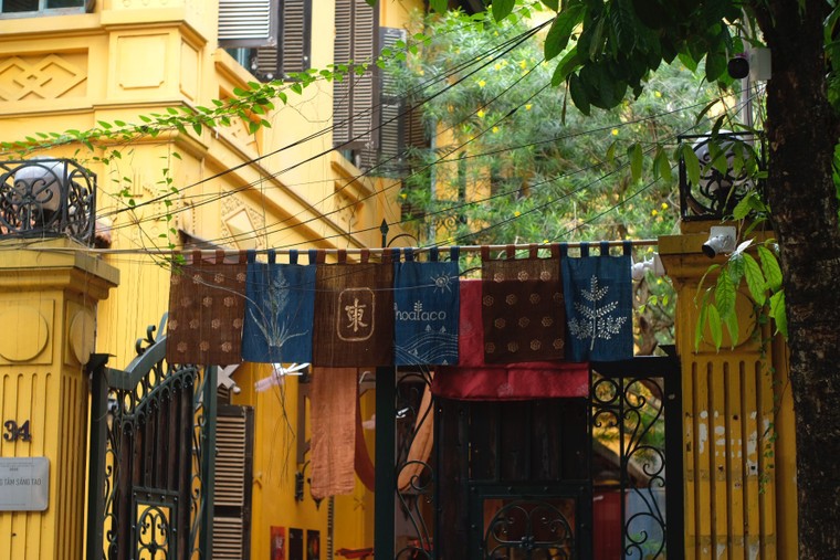 Mãn nhãn với đám rước dâu thời Nguyễn tại Triển lãm “Tay trong Tay” ảnh 28