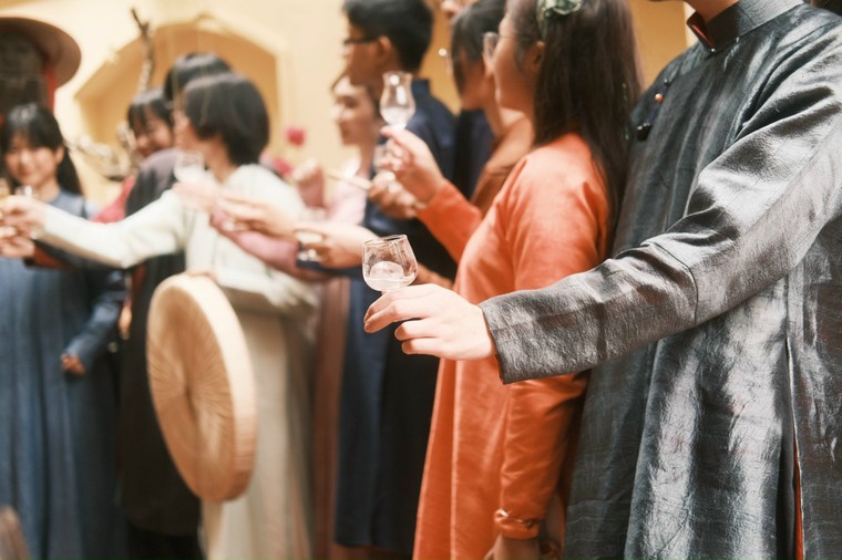 Mãn nhãn với đám rước dâu thời Nguyễn tại Triển lãm “Tay trong Tay” ảnh 23