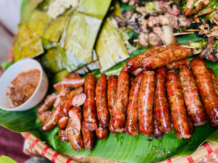 Mãn nhãn với đám rước dâu thời Nguyễn tại Triển lãm “Tay trong Tay” ảnh 16