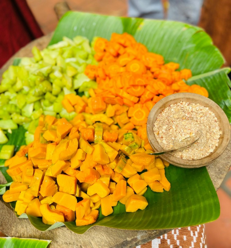 Mãn nhãn với đám rước dâu thời Nguyễn tại Triển lãm “Tay trong Tay” ảnh 15