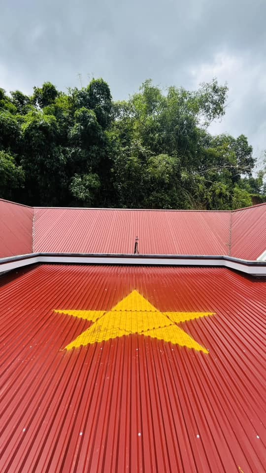 Xu hướng sơn mái nhà cờ đỏ sao vàng nở rộ đón chào Quốc khánh ảnh 3