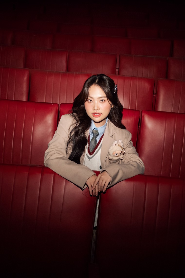 Tân binh Haley "chào sân" với MV ca nhạc "Nhà Biên Kịch Tài Lanh" cùng sự góp mặt của khách mời Phương Mỹ Chi ảnh 5