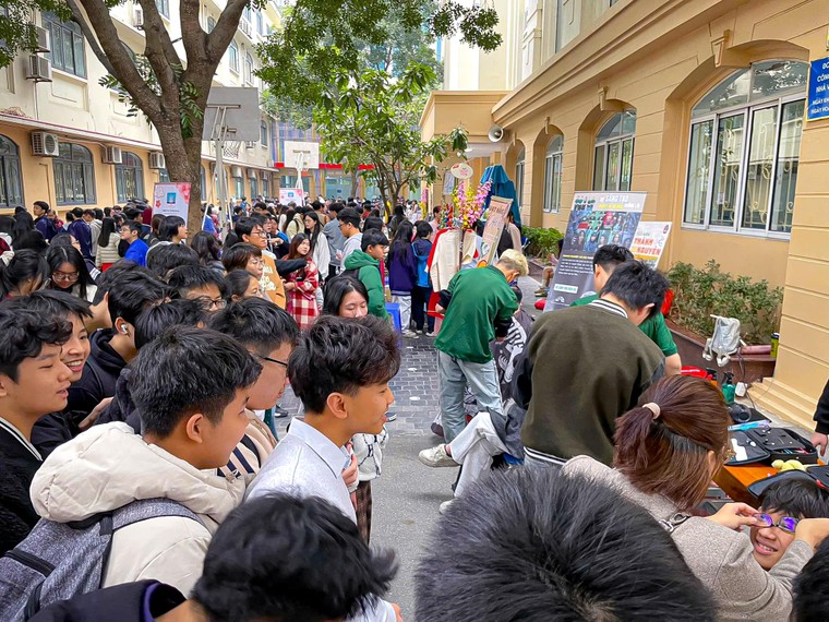 Lan tỏa yêu thương qua “Sự sáng tạo không lời” tại Ngày hội Ấm áp mùa Xuân Nguyễn Siêu ảnh 6