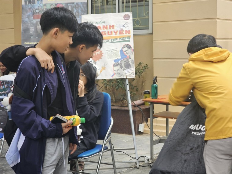 Lan tỏa yêu thương qua “Sự sáng tạo không lời” tại Ngày hội Ấm áp mùa Xuân Nguyễn Siêu ảnh 12