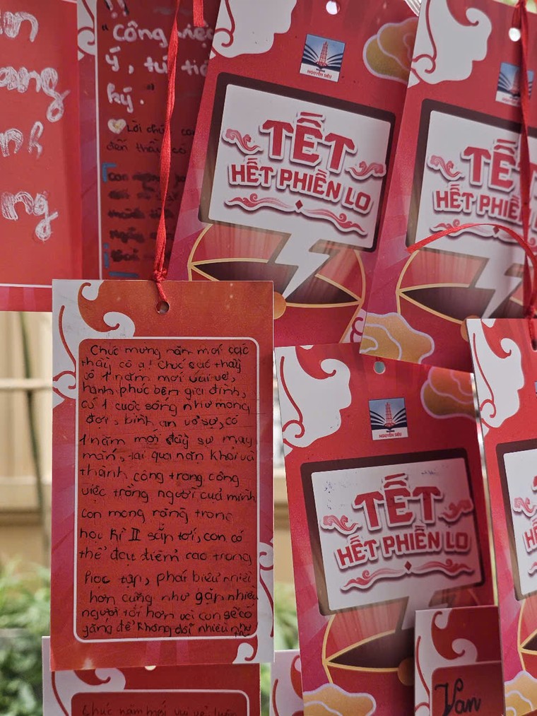 Lan tỏa yêu thương qua “Sự sáng tạo không lời” tại Ngày hội Ấm áp mùa Xuân Nguyễn Siêu ảnh 10