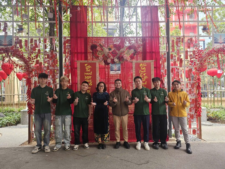 Lan tỏa yêu thương qua “Sự sáng tạo không lời” tại Ngày hội Ấm áp mùa Xuân Nguyễn Siêu ảnh 8