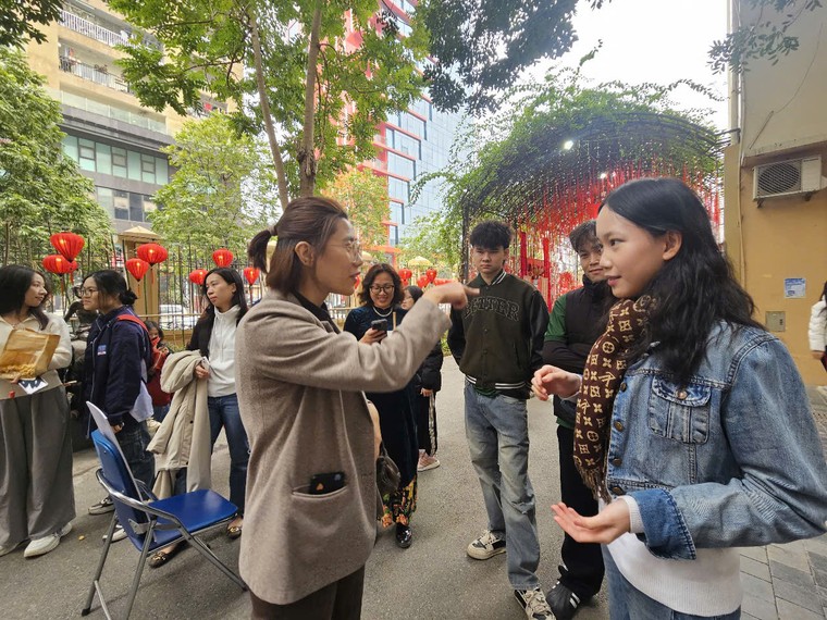 Lan tỏa yêu thương qua “Sự sáng tạo không lời” tại Ngày hội Ấm áp mùa Xuân Nguyễn Siêu ảnh 9