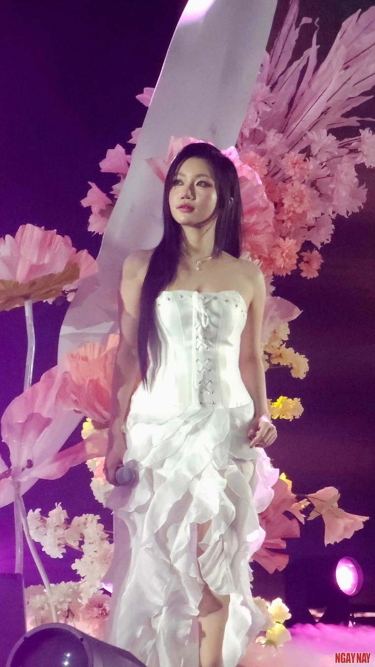 Phóng sự ảnh "Sóng 2025” – Sân khấu rực rỡ chuẩn bị cho đêm Giao thừa Tết Nguyên Đán ảnh 9