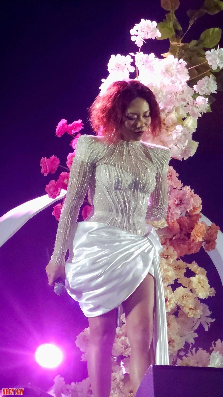 Phóng sự ảnh "Sóng 2025” – Sân khấu rực rỡ chuẩn bị cho đêm Giao thừa Tết Nguyên Đán ảnh 2