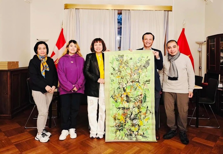 Nguyễn Văn Thể – họa sĩ Việt Nam và hành trình đưa nghệ thuật ra thế giới cùng Trung tâm Thông tin UNESCO ảnh 2