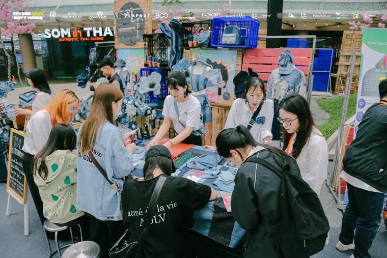 Tắt Đèn Bật Ý Tưởng 2025: 15 năm vì một Việt Nam xanh ảnh 1