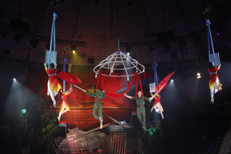 “Ngày hội Non sông” – Tri ân bà mẹ Việt Nam Anh hùng qua nghệ thuật Xiếc ảnh 2