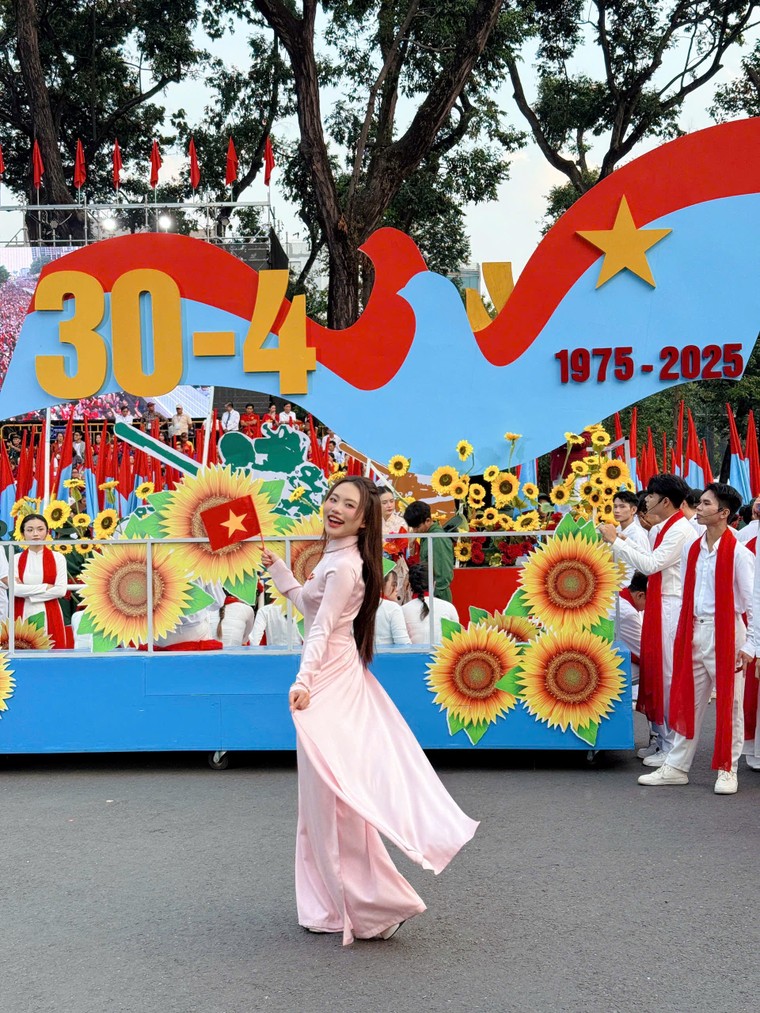 Phương Mỹ Chi và Double2T vinh dự trình diễn ca khúc bất hủ trong giây phút thiêng liêng của đất nước ảnh 1