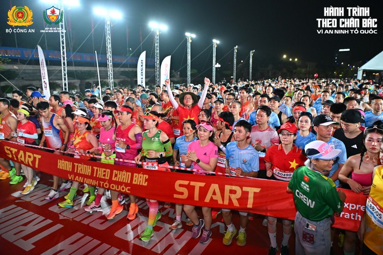 Pacer Lê Thị Như Quỳnh và kỷ niệm ý nghĩa tại giải chạy “Hành trình theo chân Bác – Vì an ninh Tổ quốc” ảnh 1